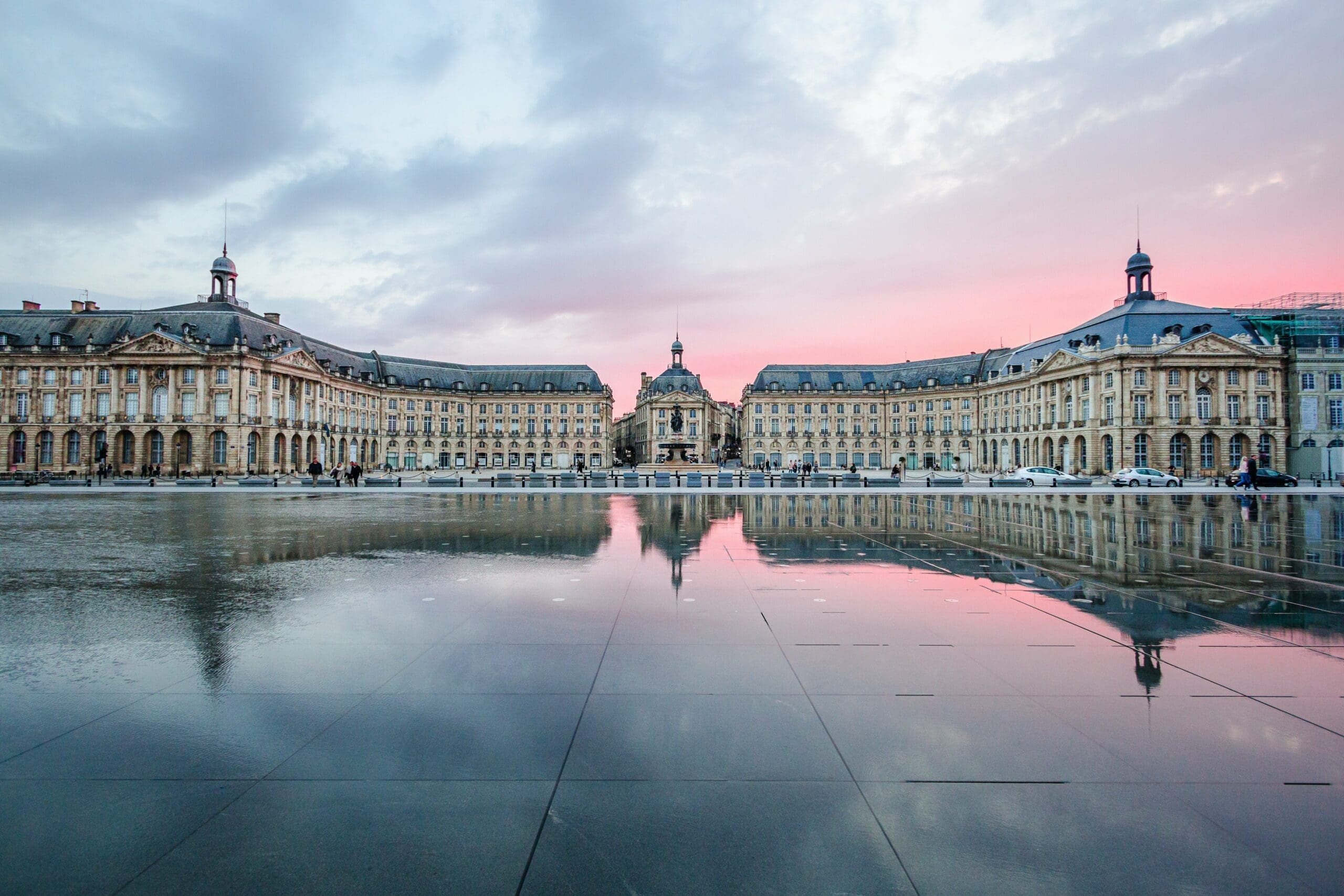 Place de la Bourse à Bordeaux illustrant le cadre des formations linguistiques Masterwork Formations